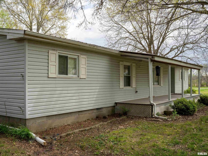 1 WILLOW Lane, DeSoto, Illinois 62924, 3 Bedrooms Bedrooms, 0 ,2 BathroomsBathrooms,Residential,For Sale,WILLOW,0,RMAEB458198