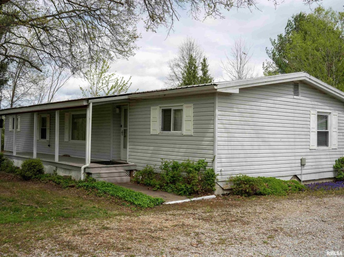 1 WILLOW Lane, DeSoto, Illinois 62924, 3 Bedrooms Bedrooms, 0 ,2 BathroomsBathrooms,Residential,For Sale,WILLOW,0,RMAEB458198