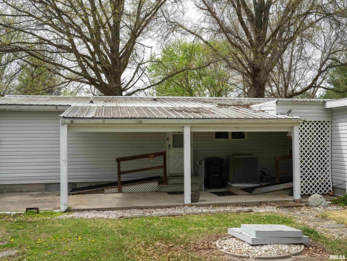 1 WILLOW Lane, DeSoto, Illinois 62924, 3 Bedrooms Bedrooms, 0 ,2 BathroomsBathrooms,Residential,For Sale,WILLOW,0,RMAEB458198