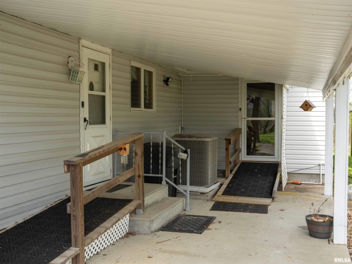 1 WILLOW Lane, DeSoto, Illinois 62924, 3 Bedrooms Bedrooms, 0 ,2 BathroomsBathrooms,Residential,For Sale,WILLOW,0,RMAEB458198