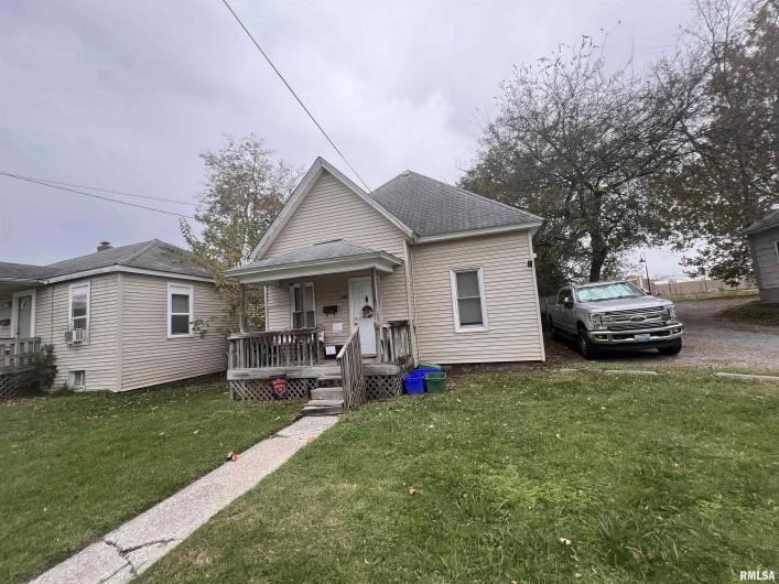 416 WASHINGTON Street, Carbondale, Illinois 62901, 0 , 0 ,0,Residential Income,For Sale,WASHINGTON,0,RMAEB455852