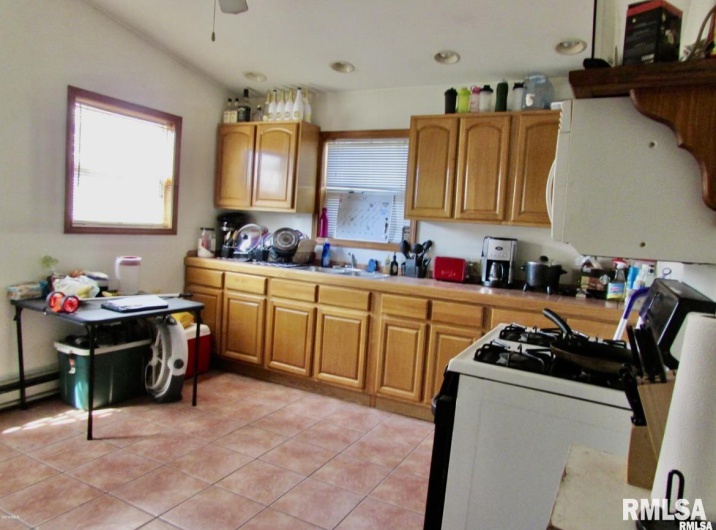 416 WASHINGTON Street, Carbondale, Illinois 62901, 0 , 0 ,0,Residential Income,For Sale,WASHINGTON,0,RMAEB455852