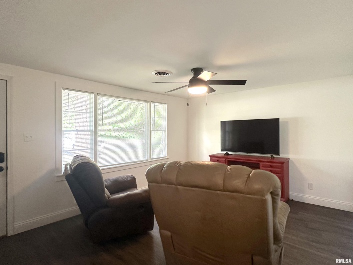 1924 7TH Street, Murphysboro, Illinois 62966, 3 Bedrooms Bedrooms, 0 ,1 BathroomBathrooms,Residential,For Sale,7TH,0,RMAEB458222