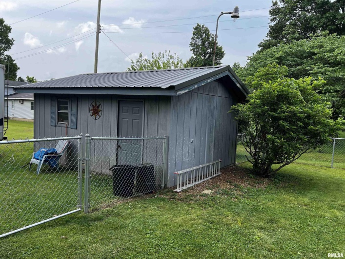 1210 PETERSON Avenue, Johnston City, Illinois 62951, 2 Bedrooms Bedrooms, 0 ,1 BathroomBathrooms,Residential,For Sale,PETERSON,0,RMAQC4263893