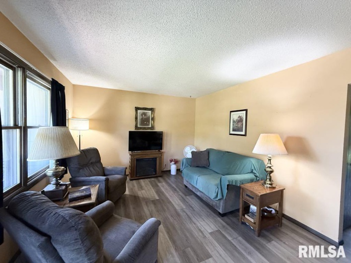 306 MAIN Street, DeSoto, Illinois 62924, 3 Bedrooms Bedrooms, 0 ,1 BathroomBathrooms,Residential,For Sale,MAIN,0,RMAQC4263892