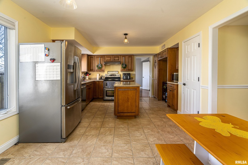 1405 MATTHEW Drive, Marion, Illinois 62959, 4 Bedrooms Bedrooms, 0 ,2 BathroomsBathrooms,Residential,For Sale,MATTHEW,0,RMAEB457321
