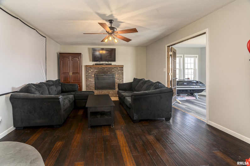 1405 MATTHEW Drive, Marion, Illinois 62959, 4 Bedrooms Bedrooms, 0 ,2 BathroomsBathrooms,Residential,For Sale,MATTHEW,0,RMAEB457321