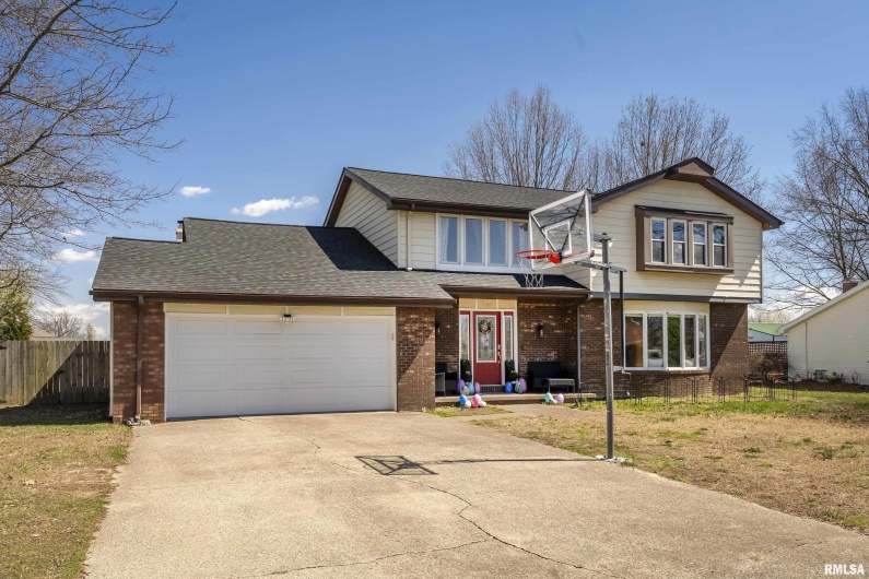 1405 MATTHEW Drive, Marion, Illinois 62959, 4 Bedrooms Bedrooms, 0 ,2 BathroomsBathrooms,Residential,For Sale,MATTHEW,0,RMAEB457321