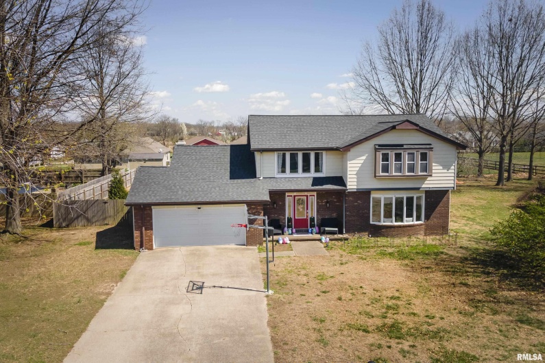 1405 MATTHEW Drive, Marion, Illinois 62959, 4 Bedrooms Bedrooms, 0 ,2 BathroomsBathrooms,Residential,For Sale,MATTHEW,0,RMAEB457321