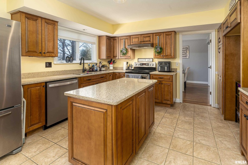 1405 MATTHEW Drive, Marion, Illinois 62959, 4 Bedrooms Bedrooms, 0 ,2 BathroomsBathrooms,Residential,For Sale,MATTHEW,0,RMAEB457321