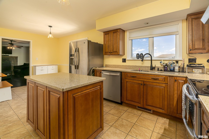 1405 MATTHEW Drive, Marion, Illinois 62959, 4 Bedrooms Bedrooms, 0 ,2 BathroomsBathrooms,Residential,For Sale,MATTHEW,0,RMAEB457321