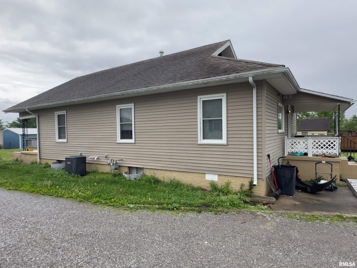 1417 Ledford Street, Harrisburg, Illinois 62946, 2 Bedrooms Bedrooms, 0 ,1 BathroomBathrooms,Residential,For Sale,Ledford,0,RMAEB457766