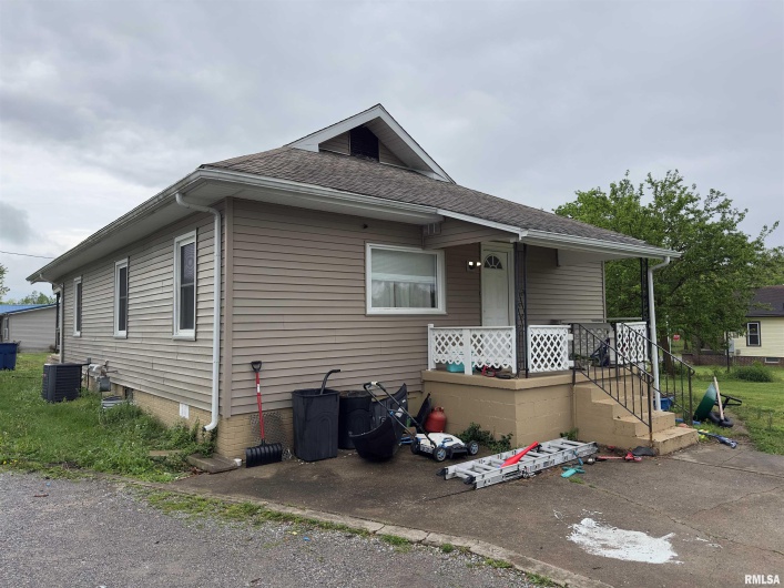 1417 Ledford Street, Harrisburg, Illinois 62946, 2 Bedrooms Bedrooms, 0 ,1 BathroomBathrooms,Residential,For Sale,Ledford,0,RMAEB457766