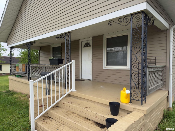 1417 Ledford Street, Harrisburg, Illinois 62946, 2 Bedrooms Bedrooms, 0 ,1 BathroomBathrooms,Residential,For Sale,Ledford,0,RMAEB457766