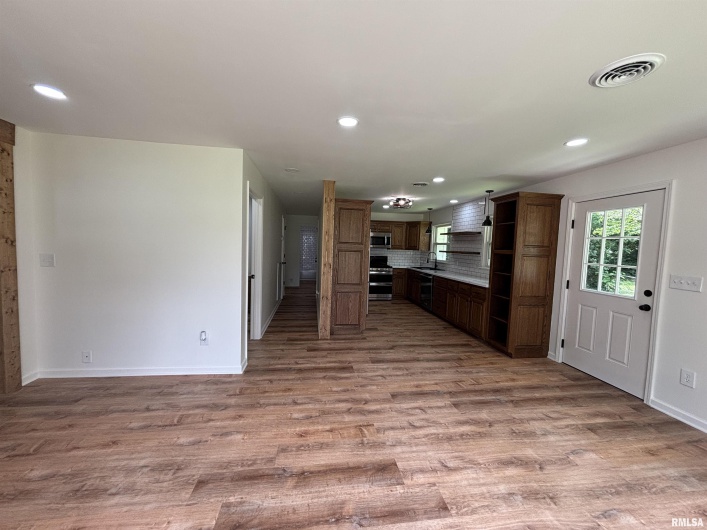 208 Dorris Drive, Metropolis, Illinois 62960, 3 Bedrooms Bedrooms, 0 ,2 BathroomsBathrooms,Residential,For Sale,Dorris,0,RMAEB458257