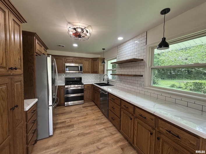 208 Dorris Drive, Metropolis, Illinois 62960, 3 Bedrooms Bedrooms, 0 ,2 BathroomsBathrooms,Residential,For Sale,Dorris,0,RMAEB458257