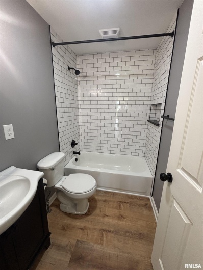208 Dorris Drive, Metropolis, Illinois 62960, 3 Bedrooms Bedrooms, 0 ,2 BathroomsBathrooms,Residential,For Sale,Dorris,0,RMAEB458257