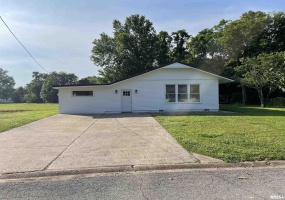 208 Dorris Drive, Metropolis, Illinois 62960, 3 Bedrooms Bedrooms, 0 ,2 BathroomsBathrooms,Residential,For Sale,Dorris,0,RMAEB458257