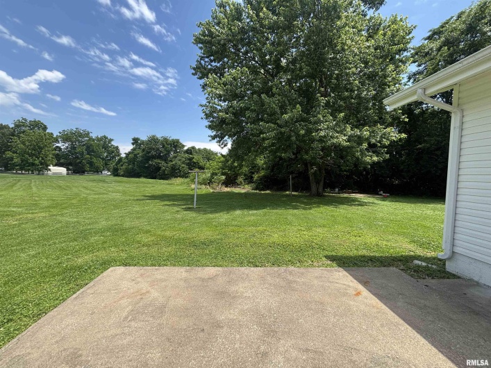 208 Dorris Drive, Metropolis, Illinois 62960, 3 Bedrooms Bedrooms, 0 ,2 BathroomsBathrooms,Residential,For Sale,Dorris,0,RMAEB458257