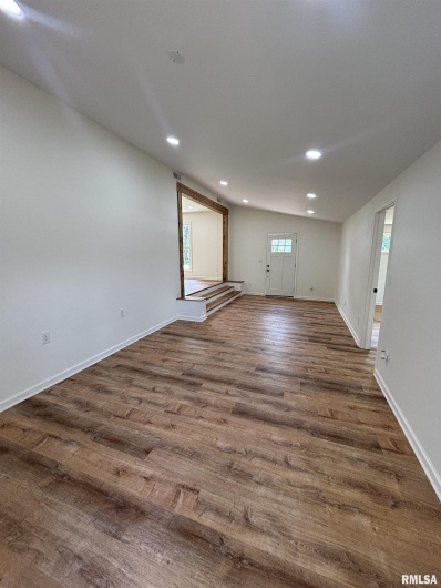 208 Dorris Drive, Metropolis, Illinois 62960, 3 Bedrooms Bedrooms, 0 ,2 BathroomsBathrooms,Residential,For Sale,Dorris,0,RMAEB458257