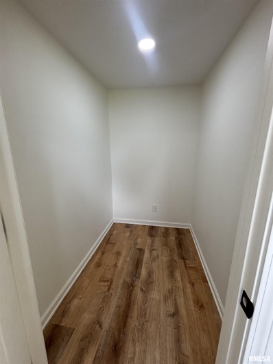 208 Dorris Drive, Metropolis, Illinois 62960, 3 Bedrooms Bedrooms, 0 ,2 BathroomsBathrooms,Residential,For Sale,Dorris,0,RMAEB458257