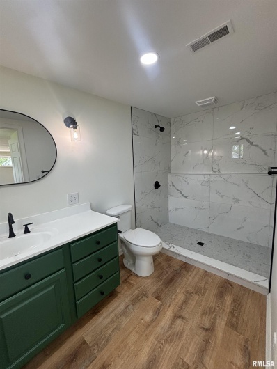 208 Dorris Drive, Metropolis, Illinois 62960, 3 Bedrooms Bedrooms, 0 ,2 BathroomsBathrooms,Residential,For Sale,Dorris,0,RMAEB458257