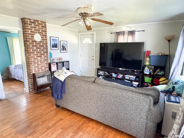 135 WALNUT Street, Alto Pass, Illinois 62905, 2 Bedrooms Bedrooms, 0 ,1 BathroomBathrooms,Residential,For Sale,WALNUT,0,RMAEB458102