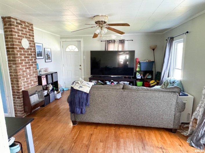 135 WALNUT Street, Alto Pass, Illinois 62905, 2 Bedrooms Bedrooms, 0 ,1 BathroomBathrooms,Residential,For Sale,WALNUT,0,RMAEB458102