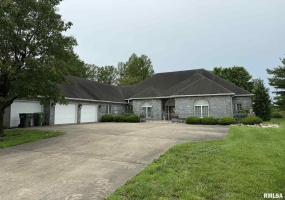 608 Saluki Drive, Marion, Illinois 62959, 4 Bedrooms Bedrooms, 0 ,3 BathroomsBathrooms,Residential,For Sale,Saluki,0,RMAEB458275