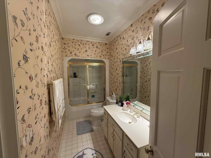 608 Saluki Drive, Marion, Illinois 62959, 4 Bedrooms Bedrooms, 0 ,3 BathroomsBathrooms,Residential,For Sale,Saluki,0,RMAEB458275