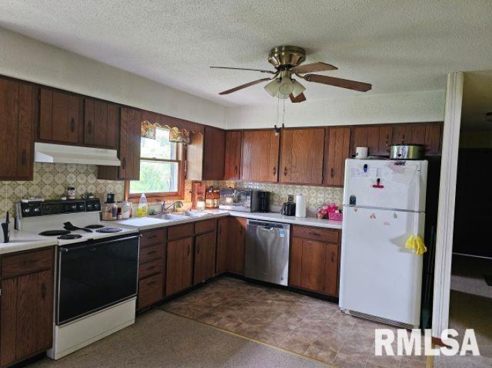 211 LINCOLN Street, Galatia, Illinois 62935, 2 Bedrooms Bedrooms, 0 ,1 BathroomBathrooms,Residential,For Sale,LINCOLN,0,RMAEB458284