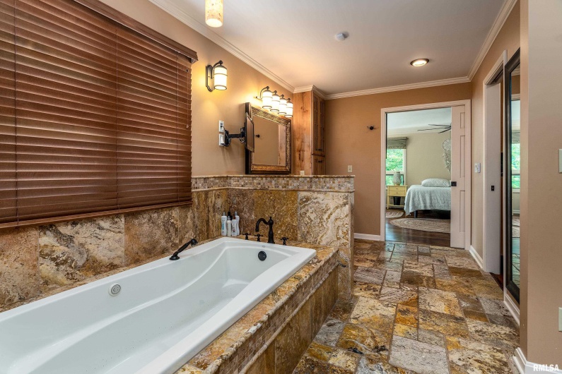 9 White Deer Run, Makanda, Illinois 62958, 4 Bedrooms Bedrooms, 0 ,3 BathroomsBathrooms,Residential,For Sale,White Deer,0,RMAQC4264055