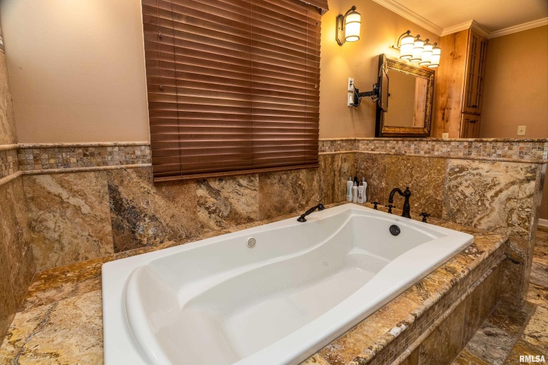 9 White Deer Run, Makanda, Illinois 62958, 4 Bedrooms Bedrooms, 0 ,3 BathroomsBathrooms,Residential,For Sale,White Deer,0,RMAQC4264055
