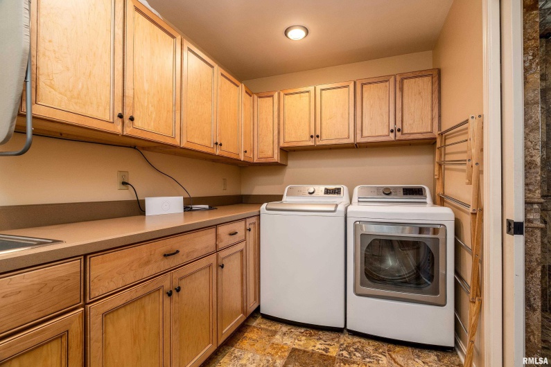 9 White Deer Run, Makanda, Illinois 62958, 4 Bedrooms Bedrooms, 0 ,3 BathroomsBathrooms,Residential,For Sale,White Deer,0,RMAQC4264055