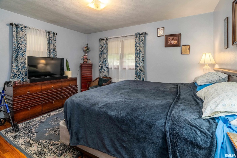 301 ORCHARD Drive, Carbondale, Illinois 62901, 4 Bedrooms Bedrooms, 0 ,2 BathroomsBathrooms,Residential,For Sale,ORCHARD,0,RMAEB458293