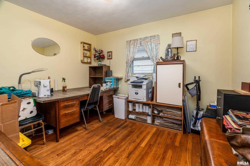 301 ORCHARD Drive, Carbondale, Illinois 62901, 4 Bedrooms Bedrooms, 0 ,2 BathroomsBathrooms,Residential,For Sale,ORCHARD,0,RMAEB458293