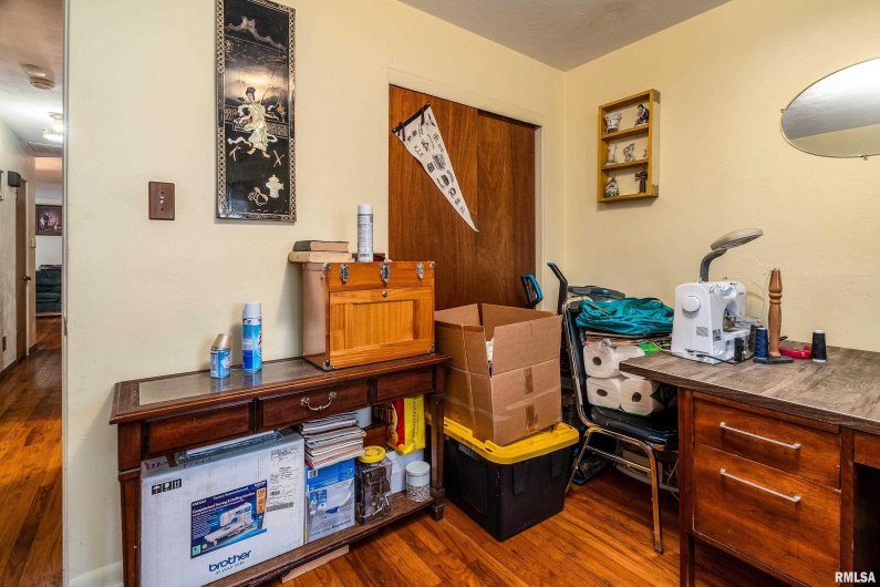 301 ORCHARD Drive, Carbondale, Illinois 62901, 4 Bedrooms Bedrooms, 0 ,2 BathroomsBathrooms,Residential,For Sale,ORCHARD,0,RMAEB458293