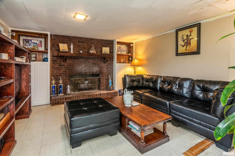 301 ORCHARD Drive, Carbondale, Illinois 62901, 4 Bedrooms Bedrooms, 0 ,2 BathroomsBathrooms,Residential,For Sale,ORCHARD,0,RMAEB458293