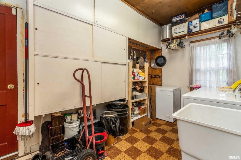 301 ORCHARD Drive, Carbondale, Illinois 62901, 4 Bedrooms Bedrooms, 0 ,2 BathroomsBathrooms,Residential,For Sale,ORCHARD,0,RMAEB458293