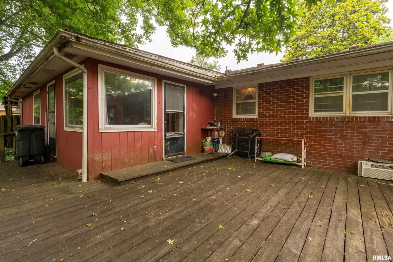 301 ORCHARD Drive, Carbondale, Illinois 62901, 4 Bedrooms Bedrooms, 0 ,2 BathroomsBathrooms,Residential,For Sale,ORCHARD,0,RMAEB458293
