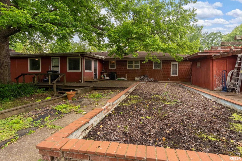 301 ORCHARD Drive, Carbondale, Illinois 62901, 4 Bedrooms Bedrooms, 0 ,2 BathroomsBathrooms,Residential,For Sale,ORCHARD,0,RMAEB458293