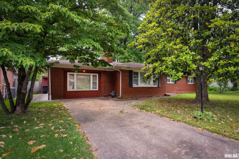 301 ORCHARD Drive, Carbondale, Illinois 62901, 4 Bedrooms Bedrooms, 0 ,2 BathroomsBathrooms,Residential,For Sale,ORCHARD,0,RMAEB458293