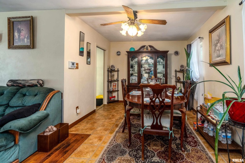 301 ORCHARD Drive, Carbondale, Illinois 62901, 4 Bedrooms Bedrooms, 0 ,2 BathroomsBathrooms,Residential,For Sale,ORCHARD,0,RMAEB458293