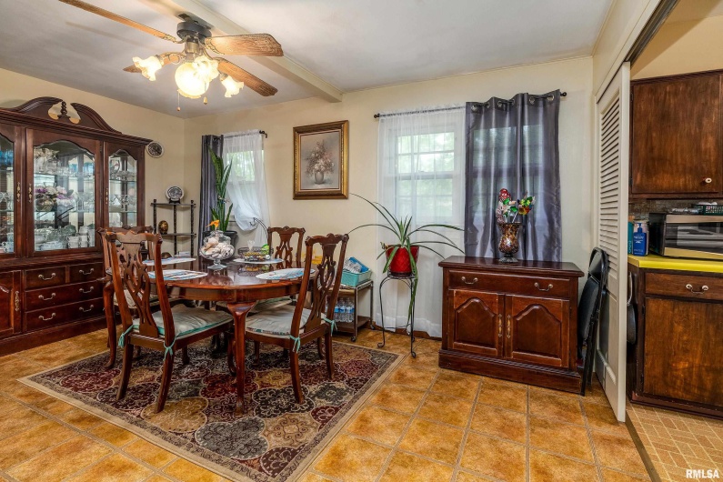 301 ORCHARD Drive, Carbondale, Illinois 62901, 4 Bedrooms Bedrooms, 0 ,2 BathroomsBathrooms,Residential,For Sale,ORCHARD,0,RMAEB458293