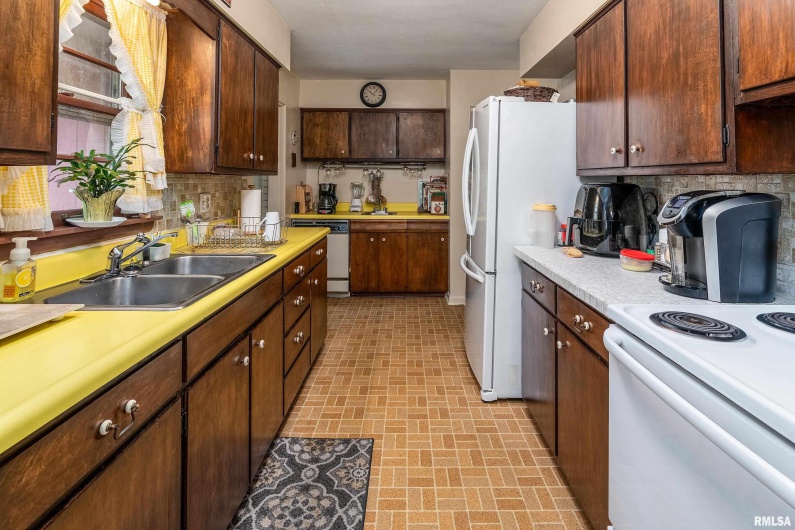301 ORCHARD Drive, Carbondale, Illinois 62901, 4 Bedrooms Bedrooms, 0 ,2 BathroomsBathrooms,Residential,For Sale,ORCHARD,0,RMAEB458293
