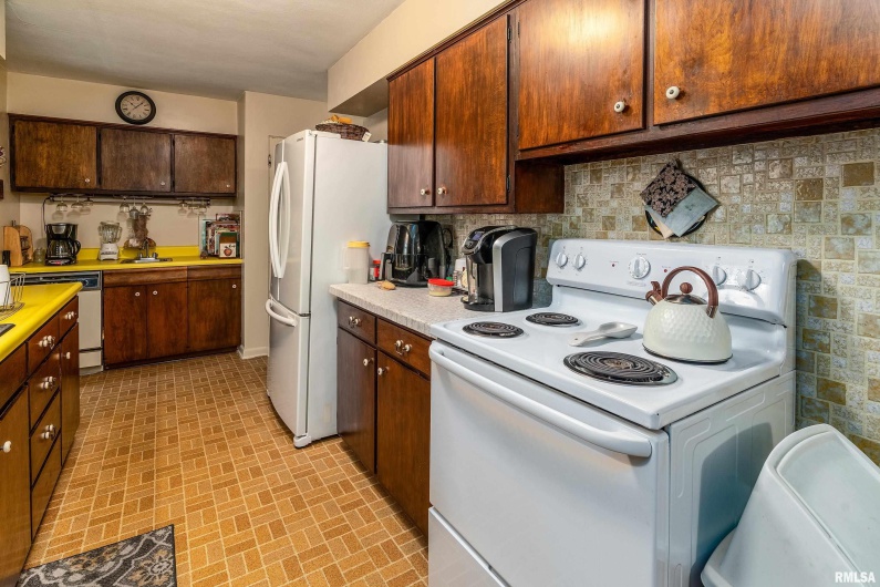 301 ORCHARD Drive, Carbondale, Illinois 62901, 4 Bedrooms Bedrooms, 0 ,2 BathroomsBathrooms,Residential,For Sale,ORCHARD,0,RMAEB458293