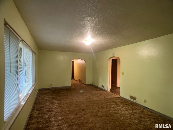 616 OAKLAND Avenue, Carbondale, Illinois 62901, 3 Bedrooms Bedrooms, 0 ,1 BathroomBathrooms,Residential,For Sale,OAKLAND,0,RMAEB458295