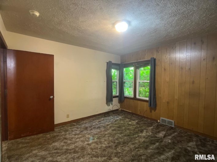 616 OAKLAND Avenue, Carbondale, Illinois 62901, 3 Bedrooms Bedrooms, 0 ,1 BathroomBathrooms,Residential,For Sale,OAKLAND,0,RMAEB458295