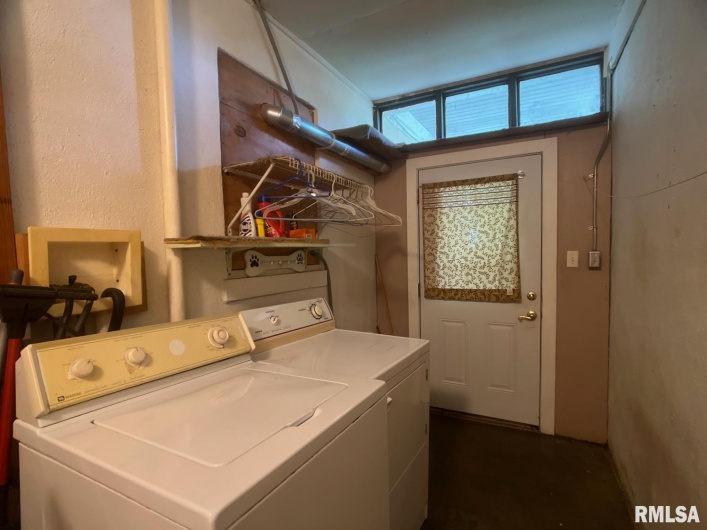 616 OAKLAND Avenue, Carbondale, Illinois 62901, 3 Bedrooms Bedrooms, 0 ,1 BathroomBathrooms,Residential,For Sale,OAKLAND,0,RMAEB458295
