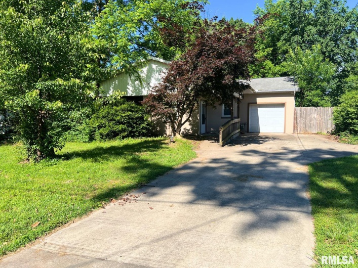 616 OAKLAND Avenue, Carbondale, Illinois 62901, 3 Bedrooms Bedrooms, 0 ,1 BathroomBathrooms,Residential,For Sale,OAKLAND,0,RMAEB458295